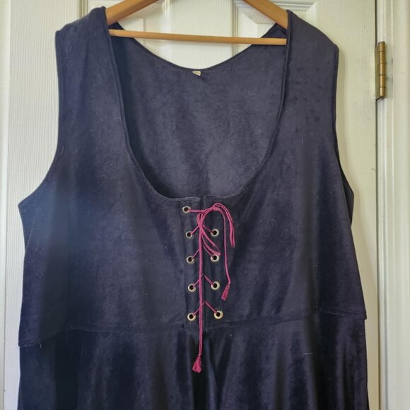 Heart's Delight Black Velvet Irish Dress - Picture 2 of 2